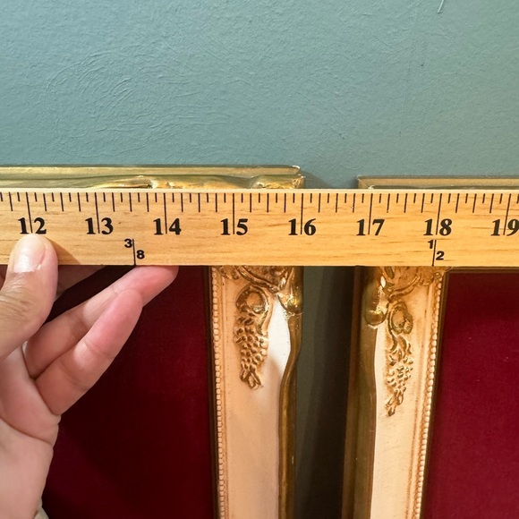 Mid 20th Century pair of Porcelain Bisque mounted sculptured wall hanging. - Picture 4 of 6